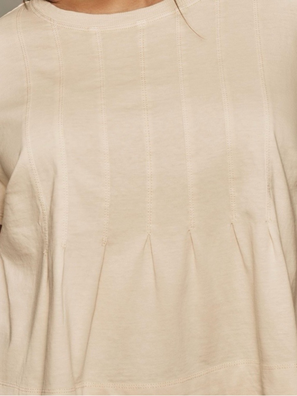 ๐ฟ๏ธ Anthropologie Pleated Short Sleeve Tee in Ivory - Picture 5 of 13